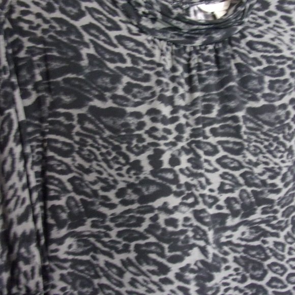 Black and Grey Leopard Draped Cold Shoulder Top Size Plus 14/16 - Picture 4 of 5